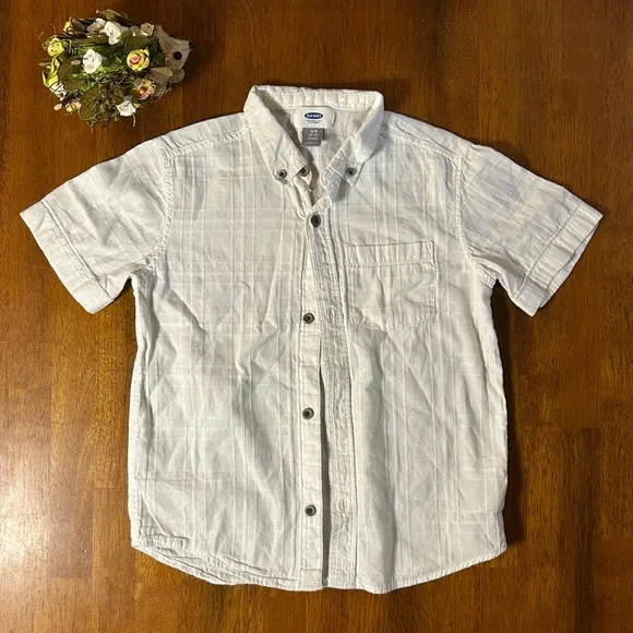 Textured White Short Sleeve Button-Up Shirt | Boys Size 6/7 | Collared Shirt - Picture 1 of 6
